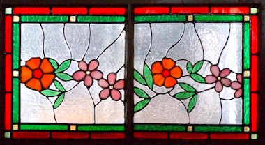 Klasická vitráž s květinovým vzorem